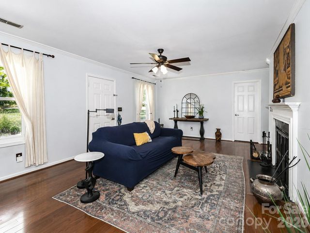 105 Lake Top Lane, Statesville, NC 28677