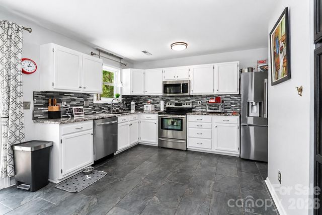 105 Lake Top Lane, Statesville, NC 28677