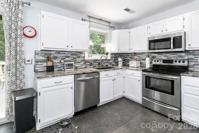105 Lake Top Lane, Statesville, NC 28677