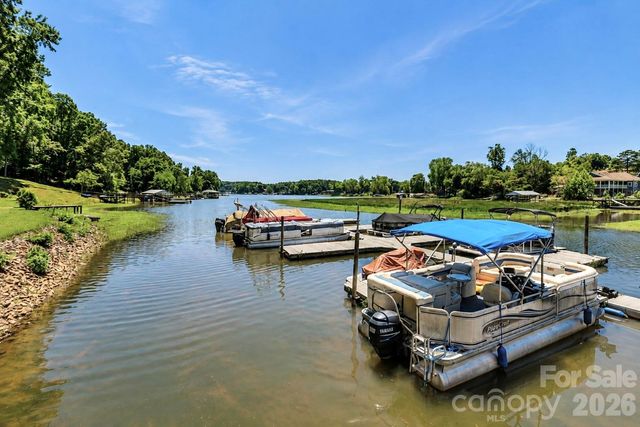 105 Lake Top Lane, Statesville, NC 28677