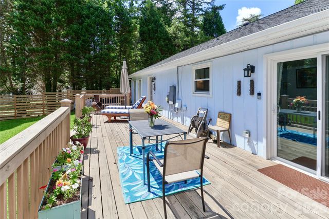 105 Lake Top Lane, Statesville, NC 28677