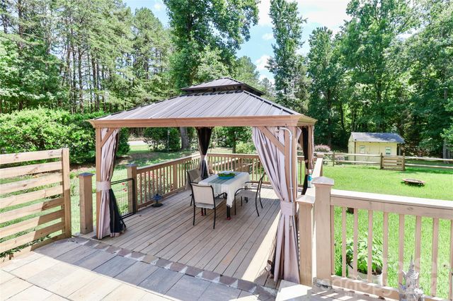 105 Lake Top Lane, Statesville, NC 28677