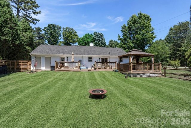105 Lake Top Lane, Statesville, NC 28677