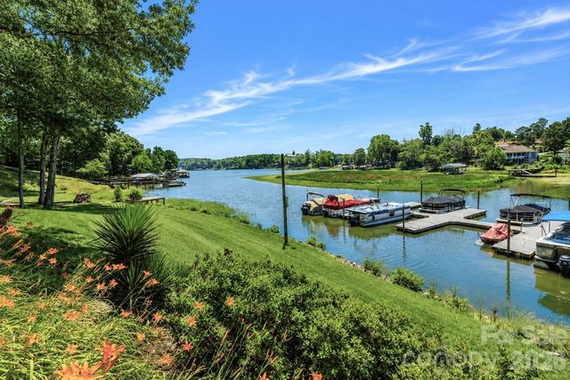 105 Lake Top Lane, Statesville, NC 28677