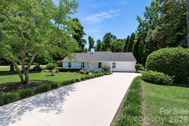 105 Lake Top Lane, Statesville, NC 28677
