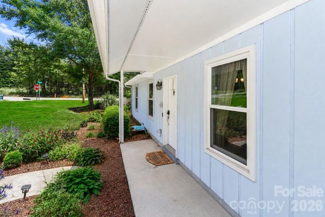 105 Lake Top Lane, Statesville, NC 28677