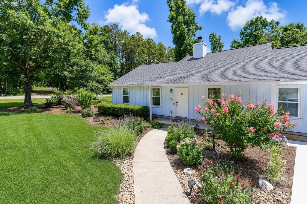 105 Lake Top Lane, Statesville, NC 28677