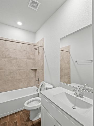 210 Doc Johns DR, Hutto, TX 78634