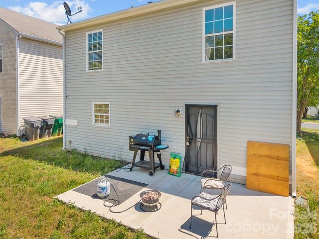 2621 Stream Bank Drive, Charlotte, NC 28269