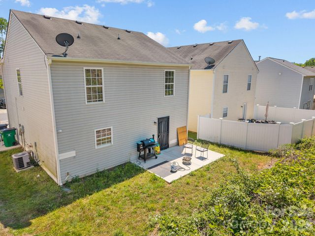 2621 Stream Bank Drive, Charlotte, NC 28269