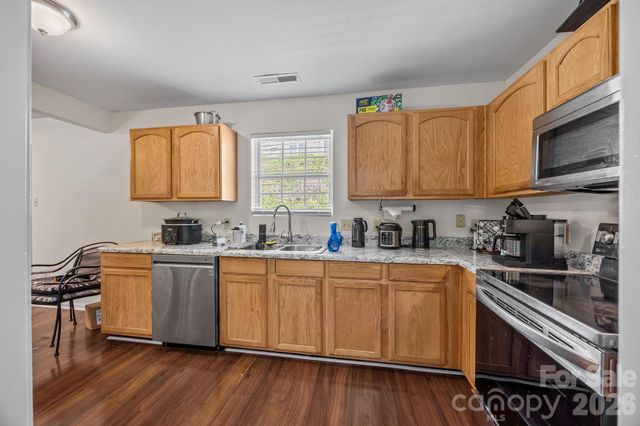 2621 Stream Bank Drive, Charlotte, NC 28269
