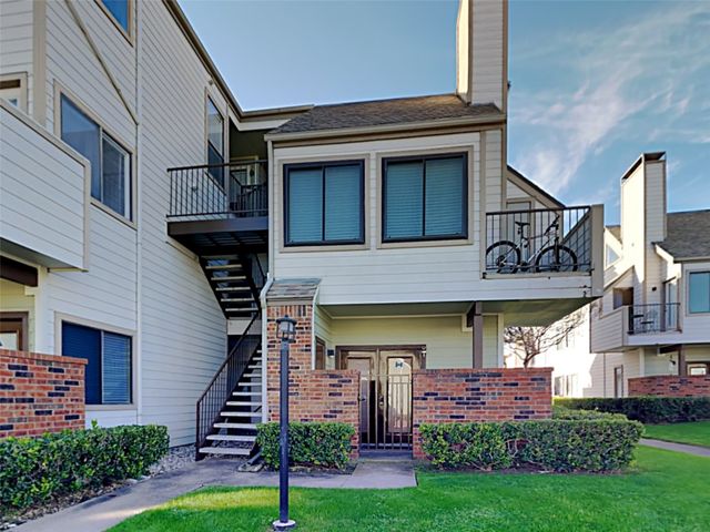 3121 Sondra Drive 208, Fort Worth, TX 76107