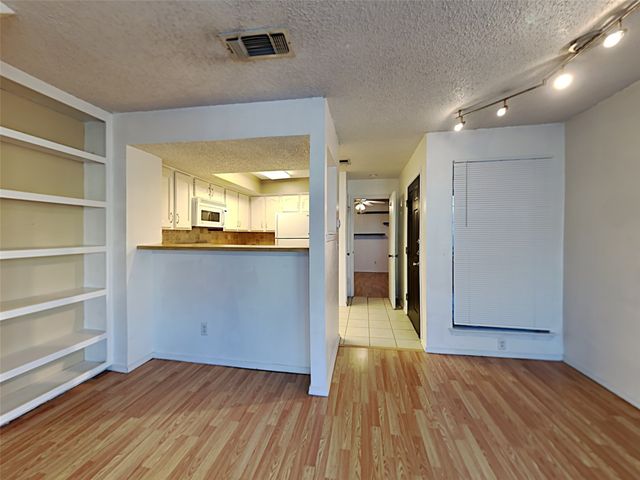3121 Sondra Drive 208, Fort Worth, TX 76107