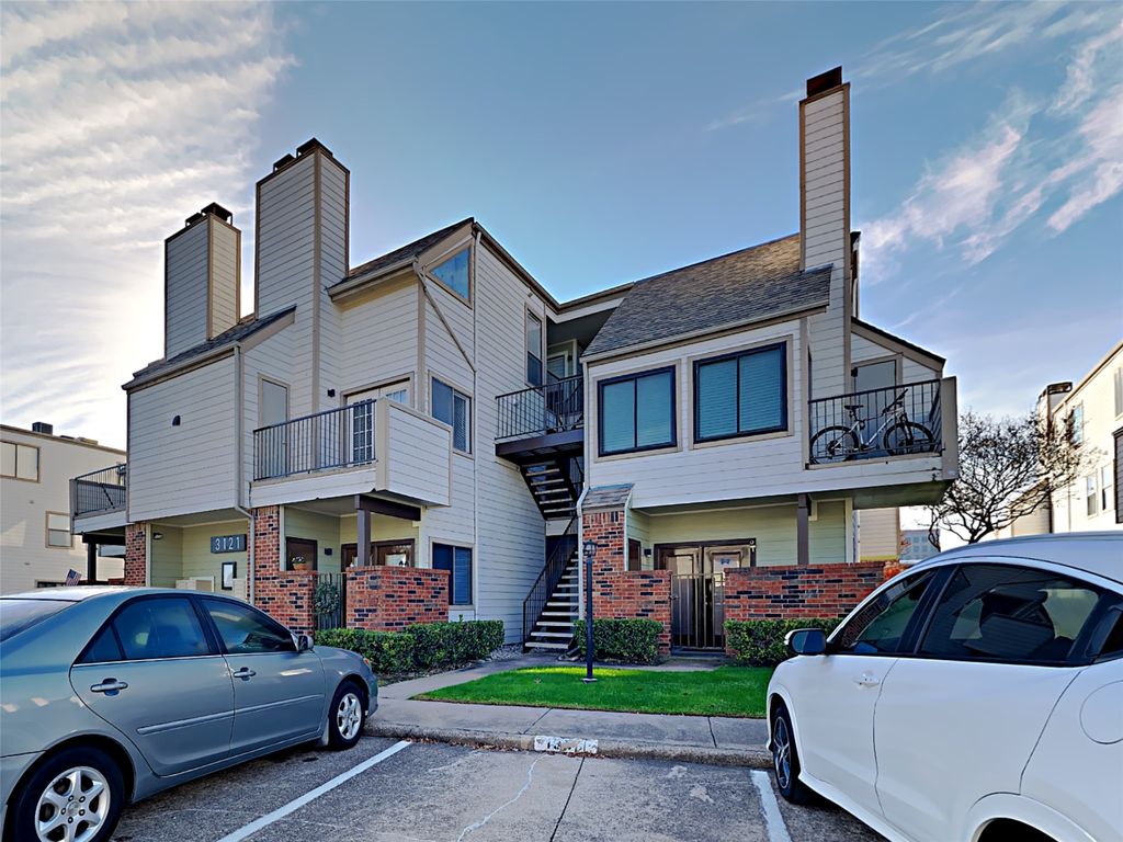 3121 Sondra Drive 208, Fort Worth, TX 76107