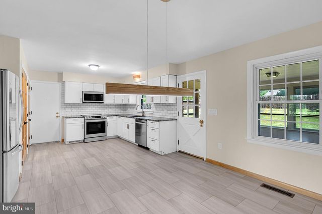 1150 WESTMINSTER AVE, Hanover, PA 17331