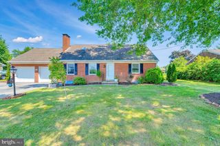 1150 WESTMINSTER AVE, Hanover, PA 17331