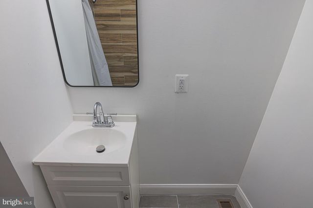 9 GLENMORE AVE, Baltimore, MD 21206