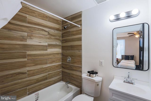 9 GLENMORE AVE, Baltimore, MD 21206