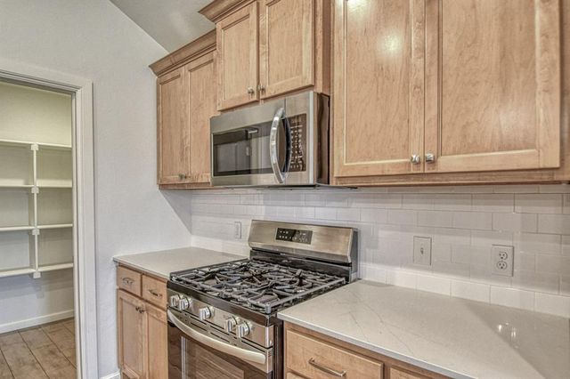 10512 NW 31st Place, Yukon, OK 73099
