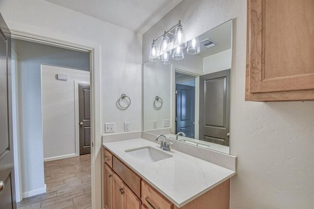 10512 NW 31st Place, Yukon, OK 73099