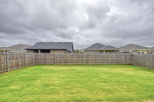 10512 NW 31st Place, Yukon, OK 73099
