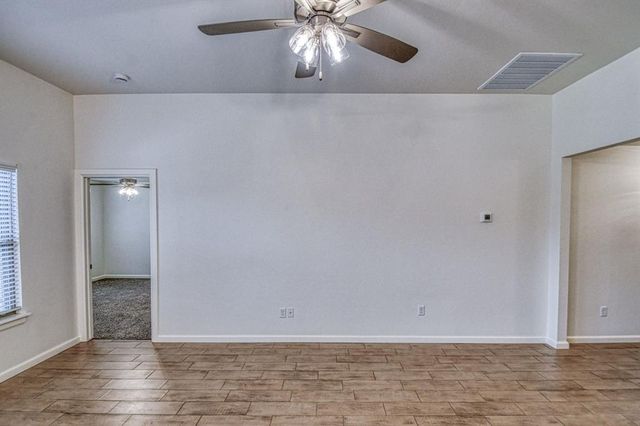10512 NW 31st Place, Yukon, OK 73099
