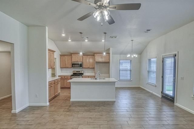 10512 NW 31st Place, Yukon, OK 73099