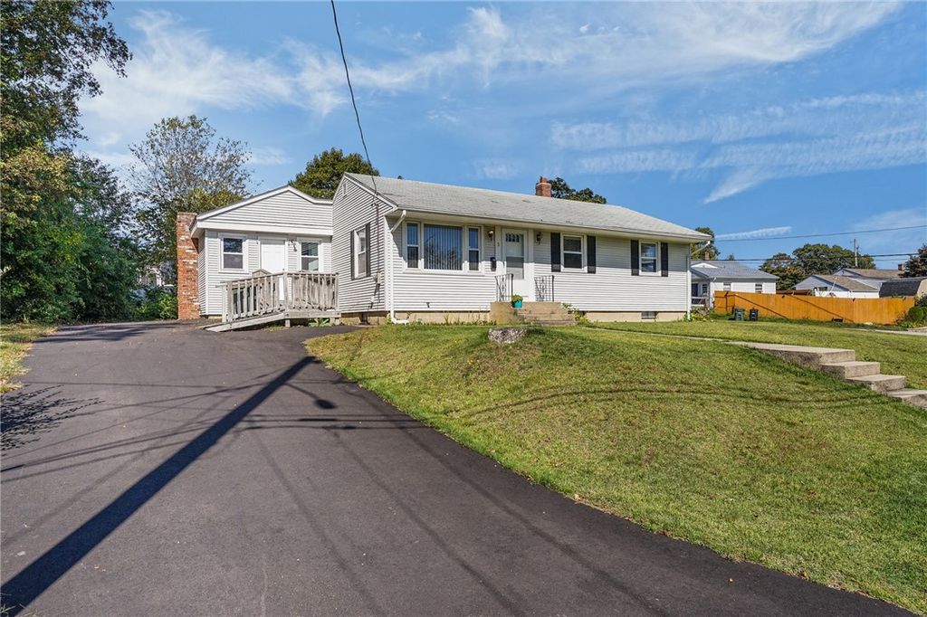 3 Creighton Place, Coventry, RI 02816