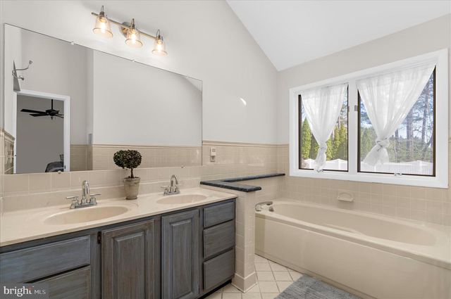 12 FAIRWAY IS, Grasonville, MD 21638