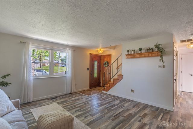 7718 Redbank Lane, Huber Heights, OH 45424