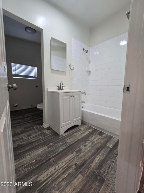 Image 13 of property listing at 5032 S 35TH Drive, Phoenix, AZ 85041