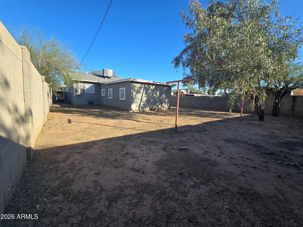 Image 17 of property listing at 5032 S 35TH Drive, Phoenix, AZ 85041