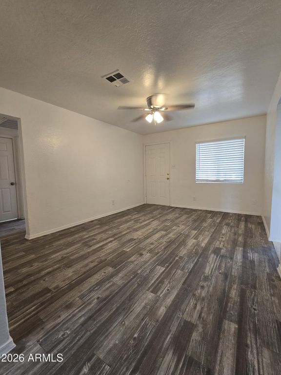 Image 3 of property listing at 5032 S 35TH Drive, Phoenix, AZ 85041