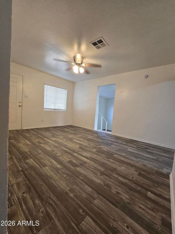 Image 4 of property listing at 5032 S 35TH Drive, Phoenix, AZ 85041