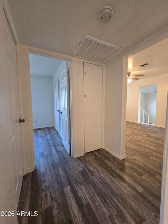 Image 9 of property listing at 5032 S 35TH Drive, Phoenix, AZ 85041