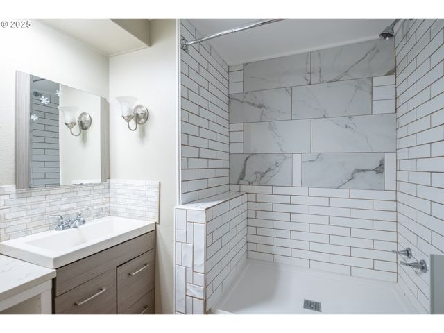 17640 Sw DECLARATION Way, Beaverton, OR 97006