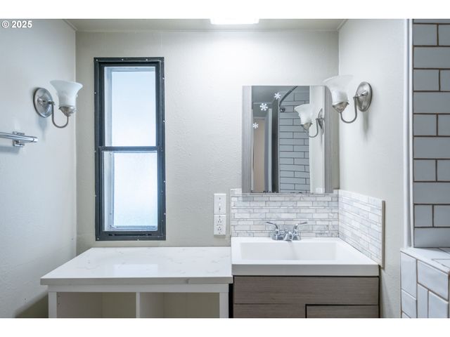 17640 Sw DECLARATION Way, Beaverton, OR 97006