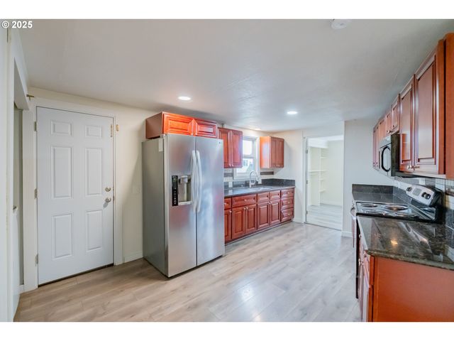 17640 Sw DECLARATION Way, Beaverton, OR 97006