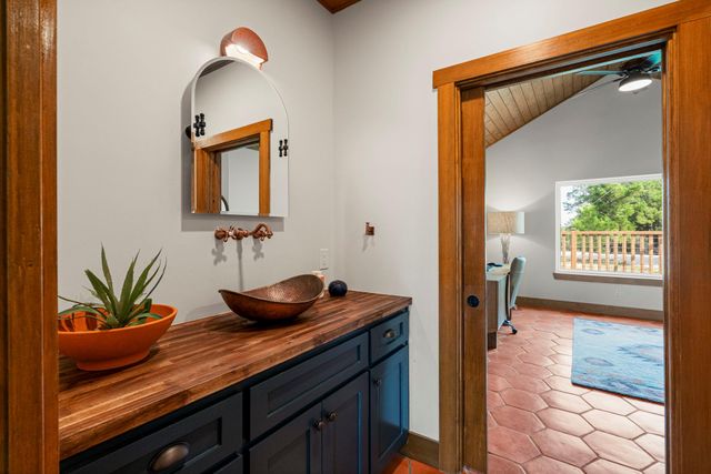 122 Mokolii CT, Bastrop, TX 78602