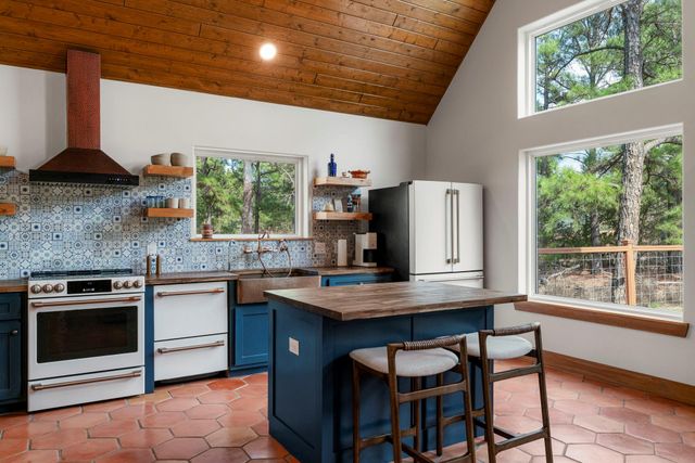 122 Mokolii CT, Bastrop, TX 78602