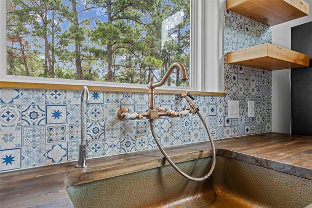 122 Mokolii CT, Bastrop, TX 78602