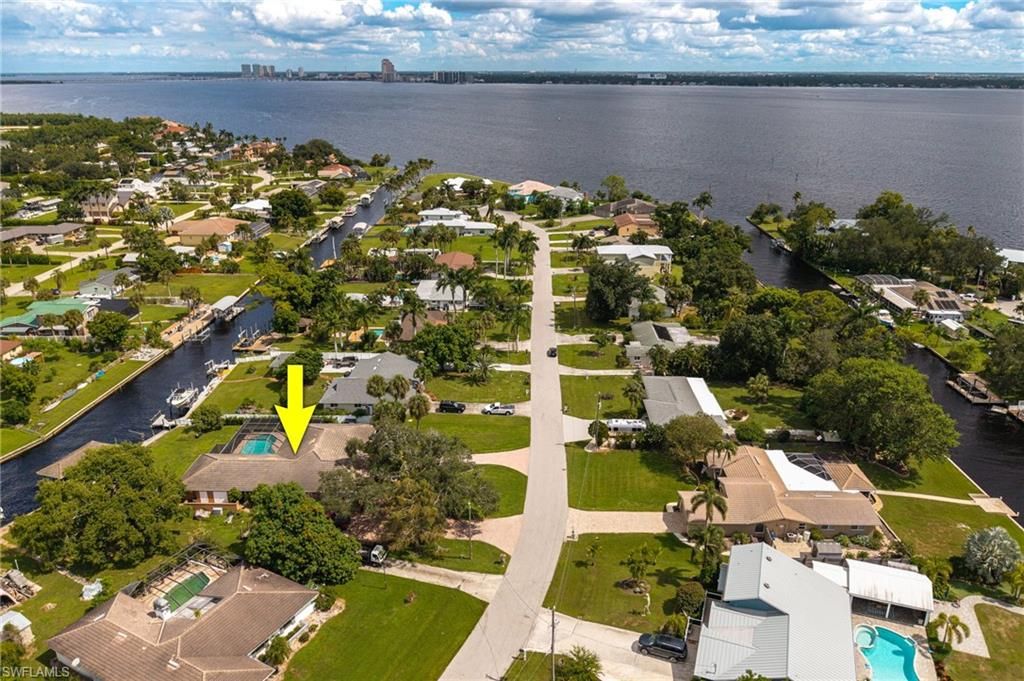 1860 Marina CIR, North Fort Myers, FL 33903