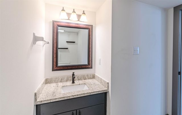 10010 Knoboak Drive 33, Houston, TX 77080