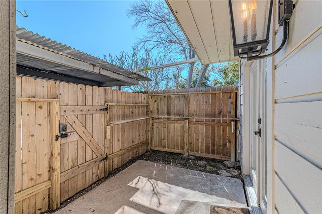 10010 Knoboak Drive 33, Houston, TX 77080