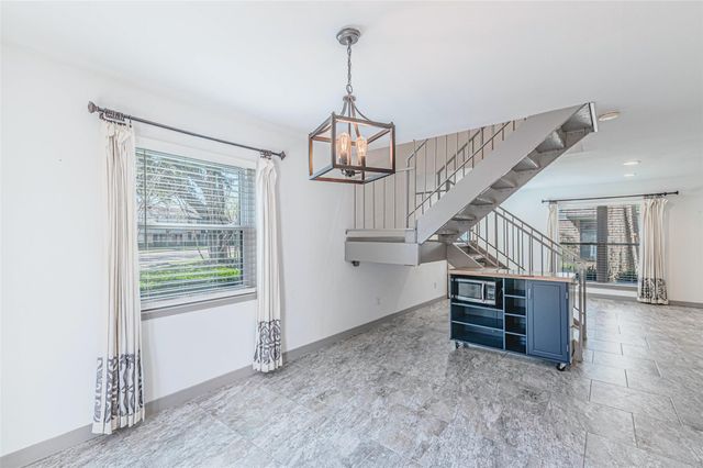 10010 Knoboak Drive 33, Houston, TX 77080