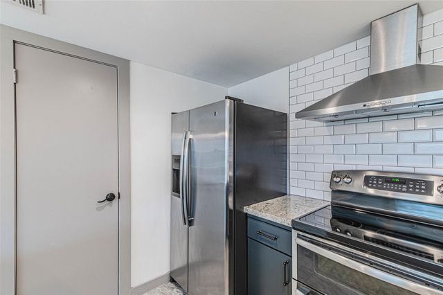10010 Knoboak Drive 33, Houston, TX 77080
