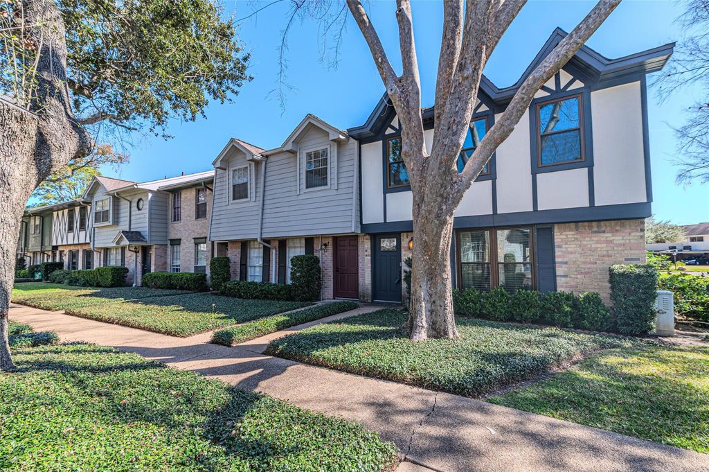 10010 Knoboak Drive 33, Houston, TX 77080