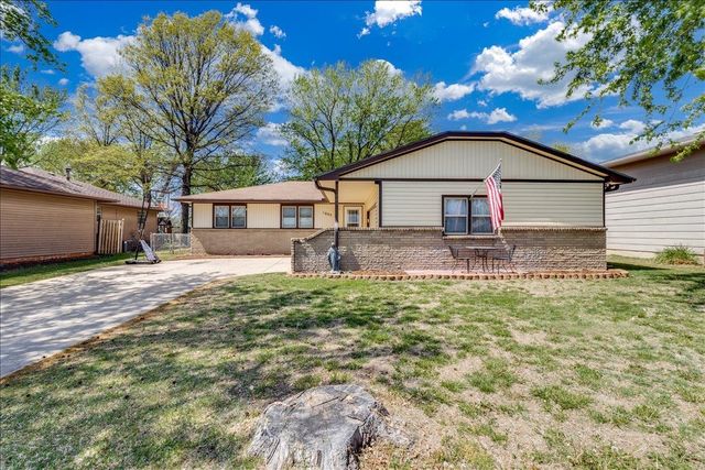 1005 N 1st Ave, Mulvane, KS 67110