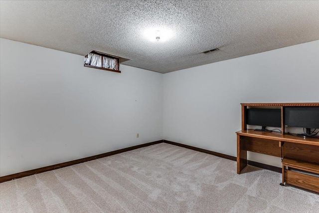1005 N 1st Ave, Mulvane, KS 67110