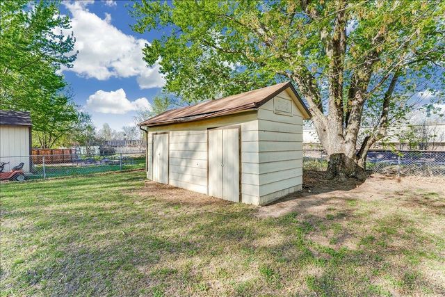 1005 N 1st Ave, Mulvane, KS 67110